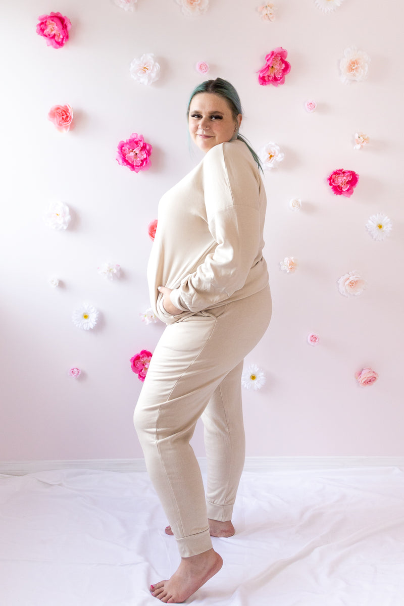 Curvy Cozy Up Sweatpants | Sand Beige